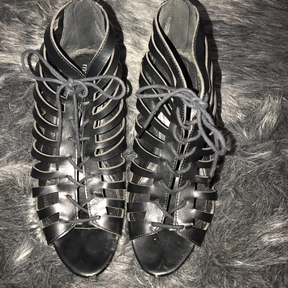 Sz 11 Black Wedges